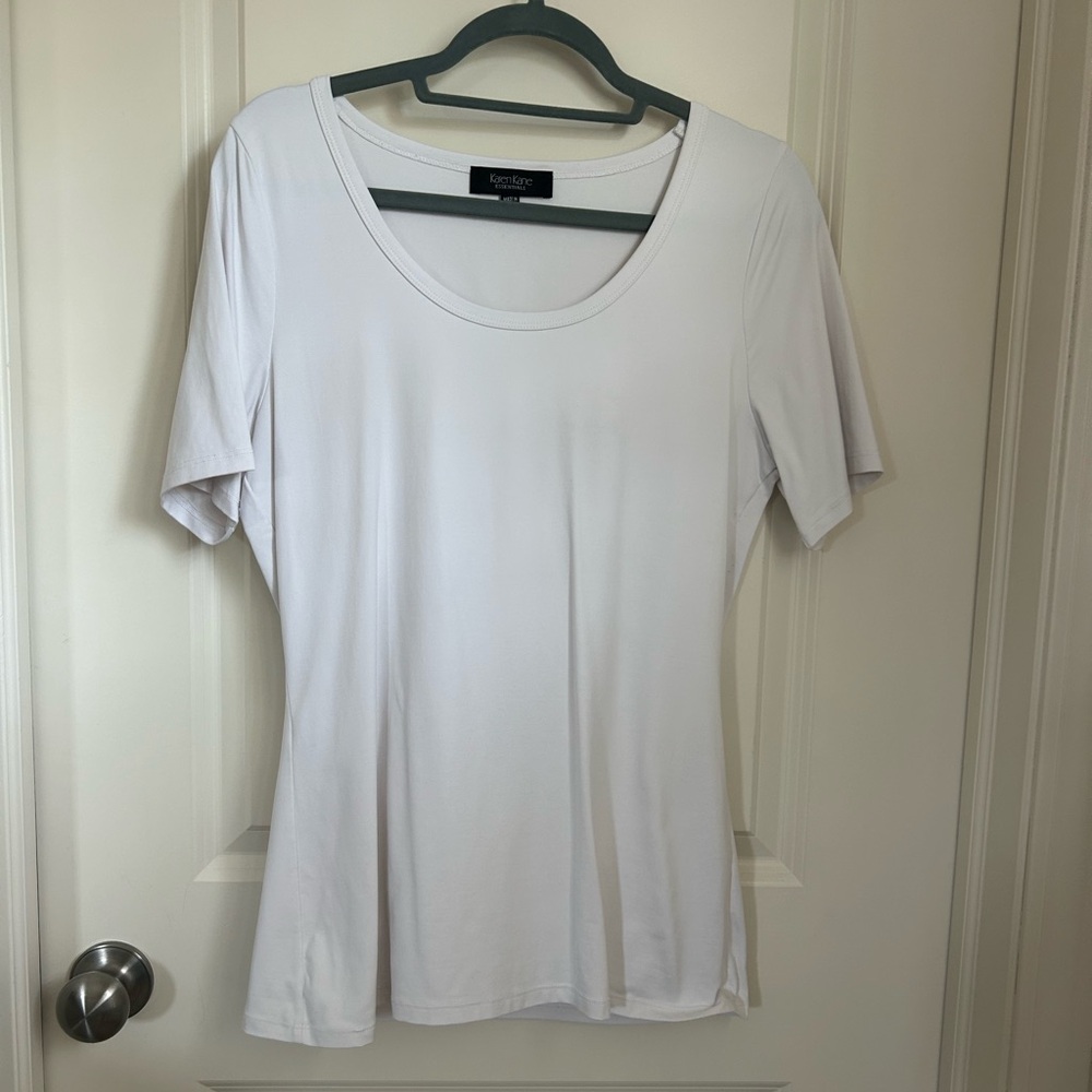 Karen Kane Classic White Short Sleeve Top